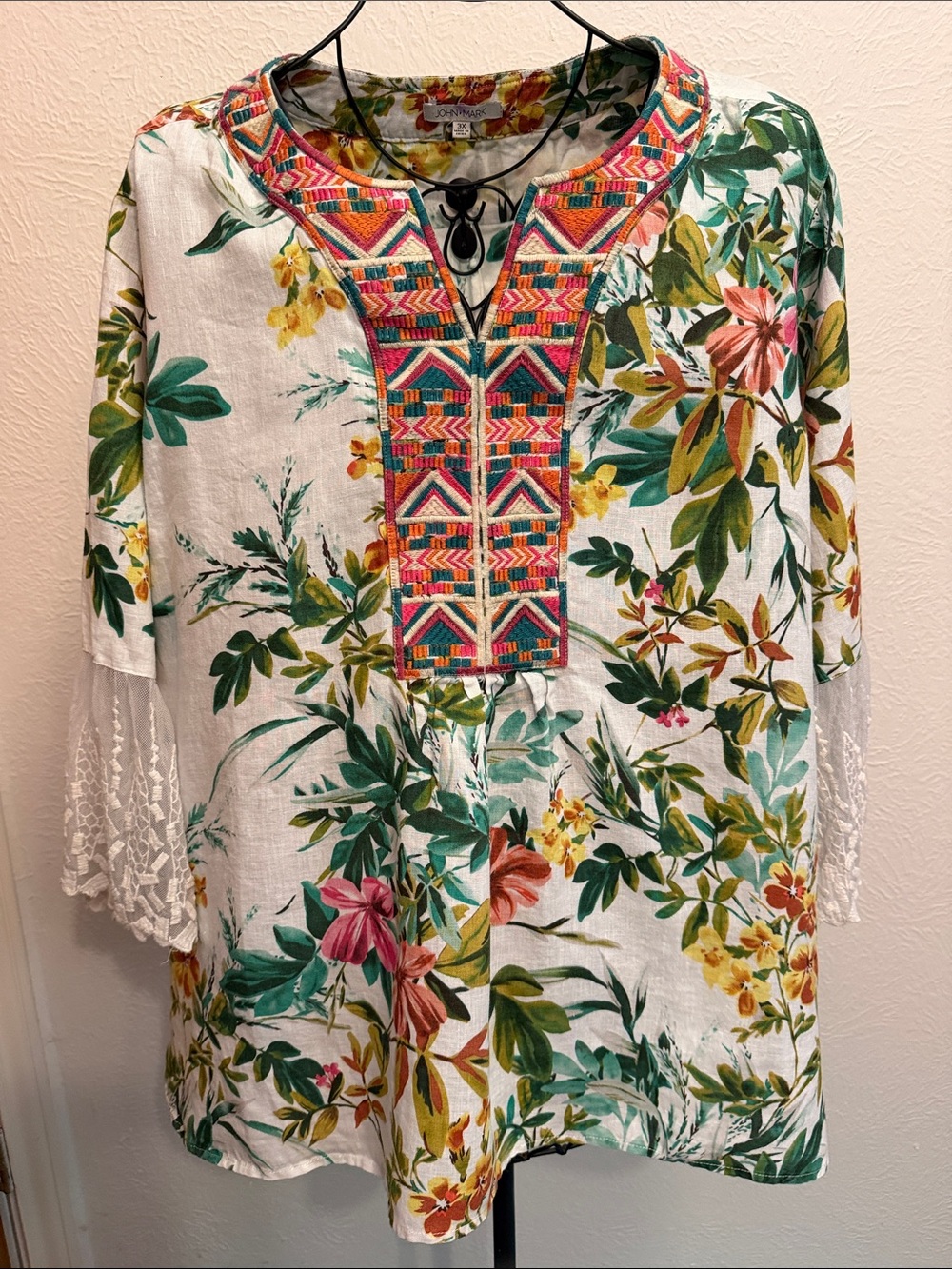 💐💐💐BOGOHO💐💐💐John Mark Floral Linen Tunic with Embroidered Neckline-3X